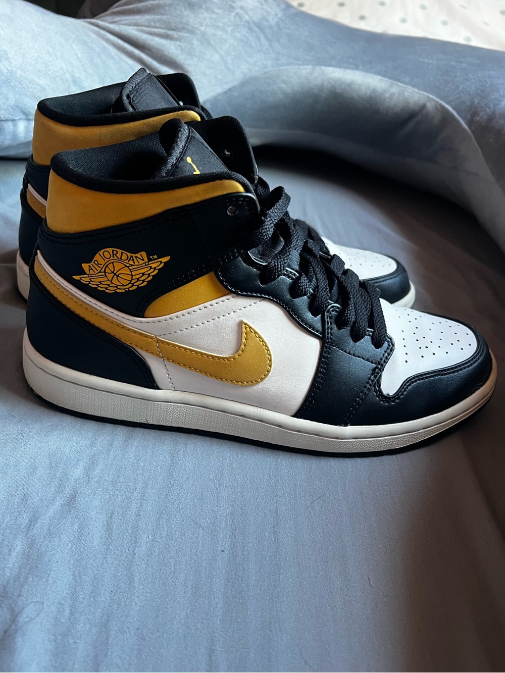 Air Jordan 1 Mid “Black University Gold” / White Pollen Black - Picture 2 of 5